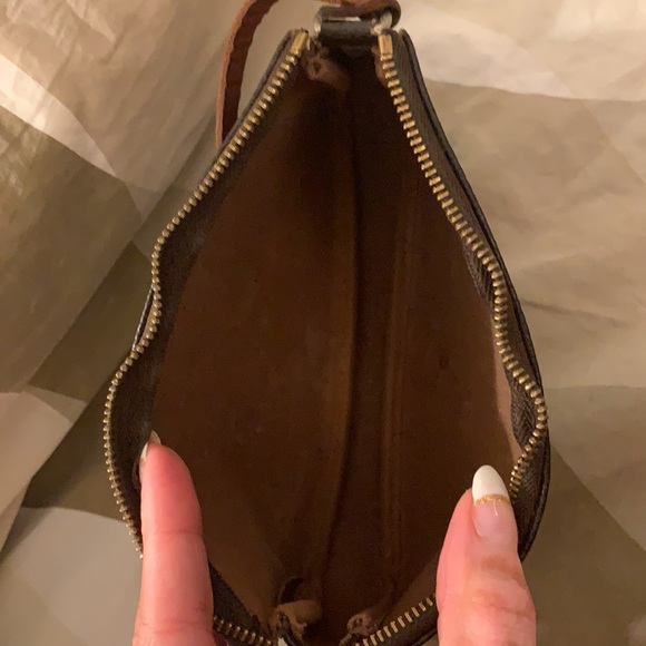 ❌SOLD❌ Louis Vuitton Monogram Mini Pochette! - Picture 7 of 13